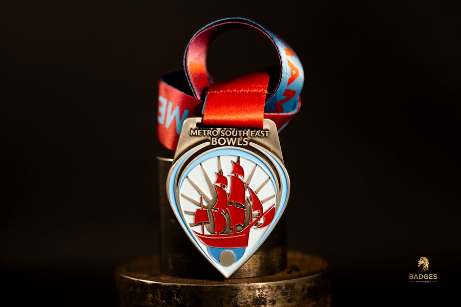 Custom Metro South East Bowls medal.